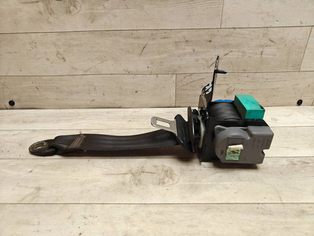 Rear seatbelt 0432015