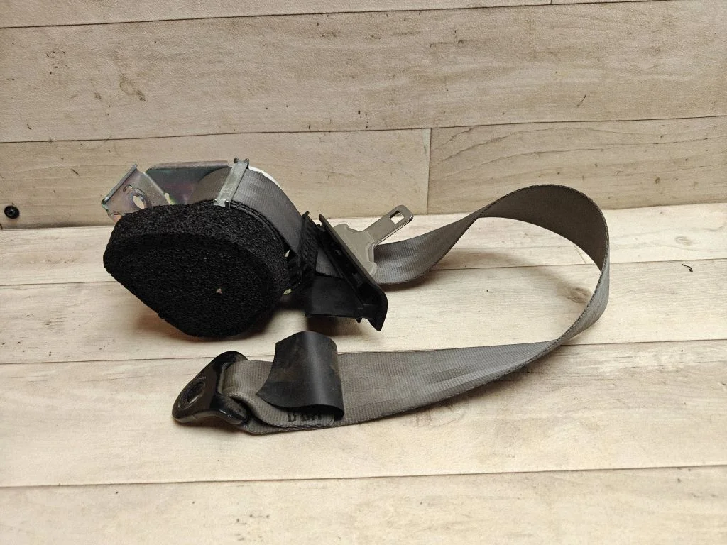 Rear seatbelt 96561744GW