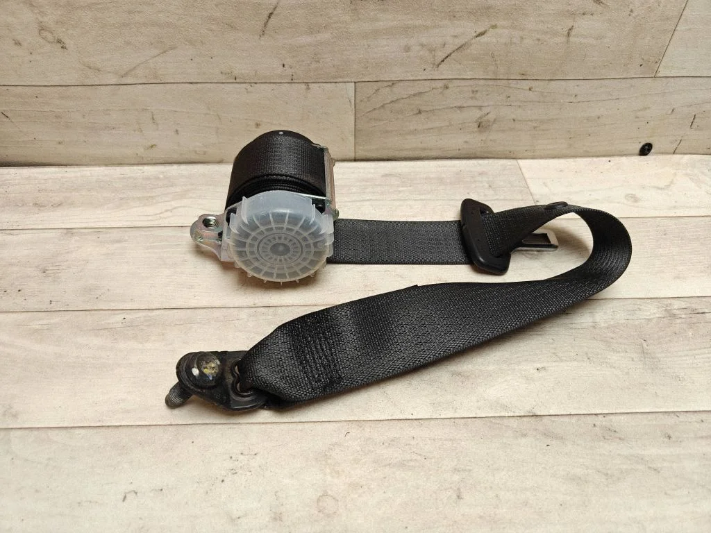 Rear seatbelt 13283161