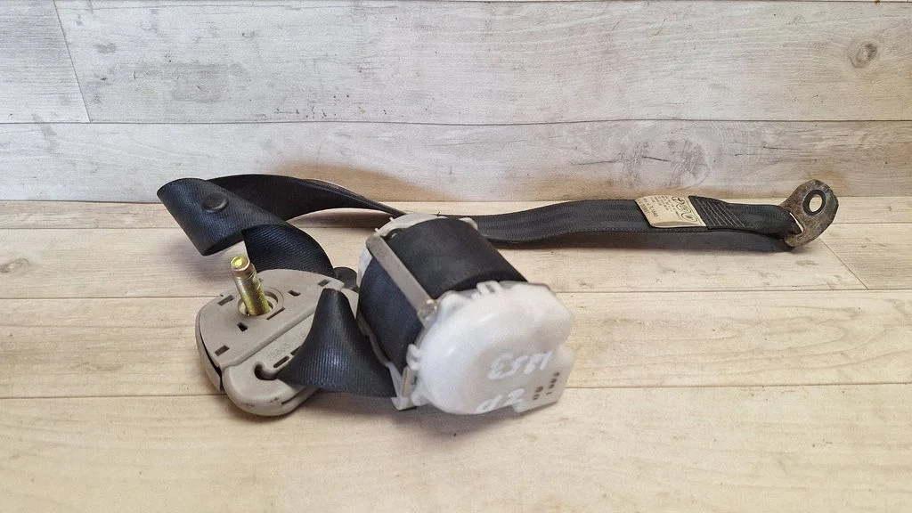 Rear seatbelt – Toyota Corolla Verso AR10 (2004-2009)