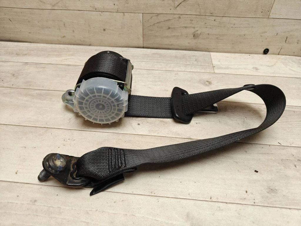 Rear seatbelt 13283161