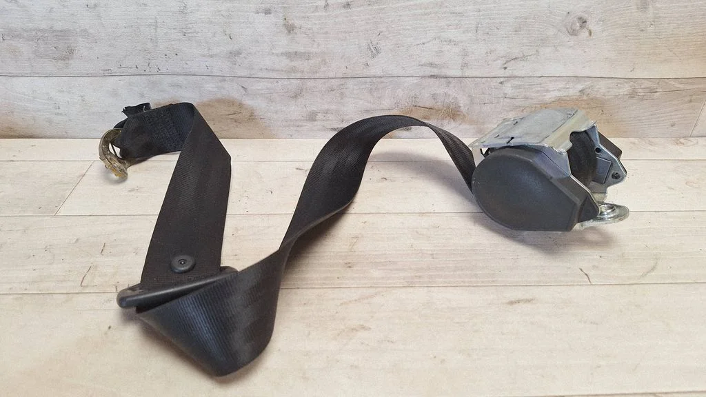 Rear seatbelt 8E5857805D