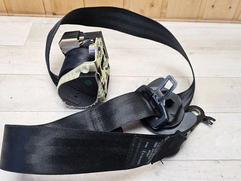 Tagumine turvavöö 1T0857805B