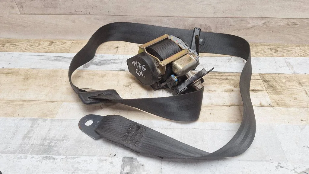 Rear seatbelt 040147