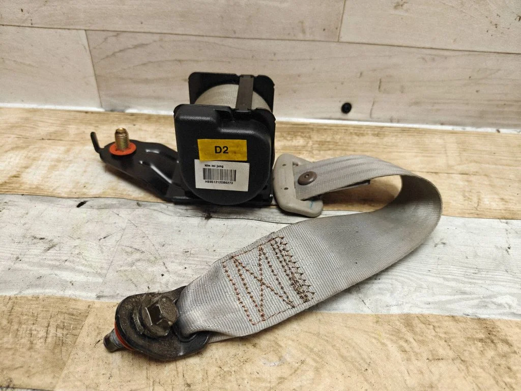 Rear seatbelt 045294