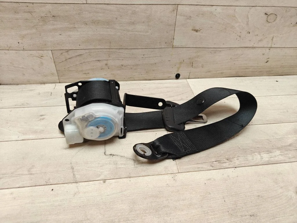 Rear seatbelt 7337005081