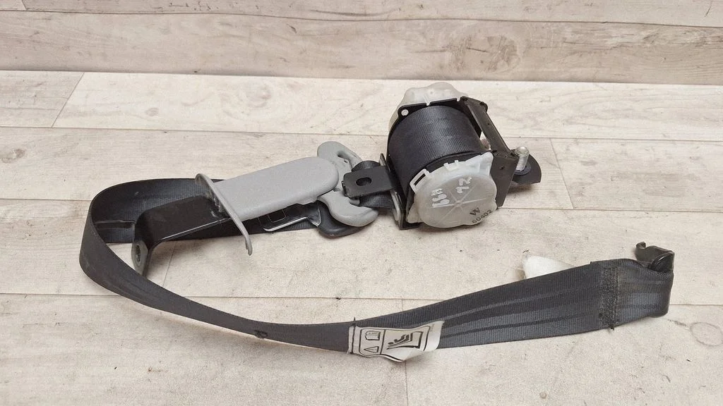 Rear seatbelt 6090767