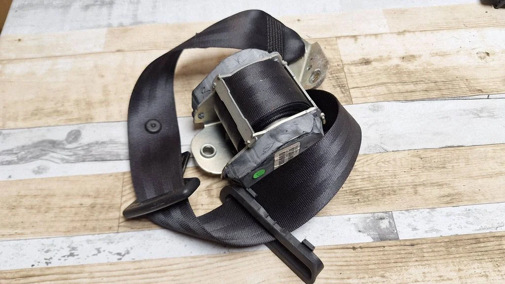 Rear seatbelt 1K5857805