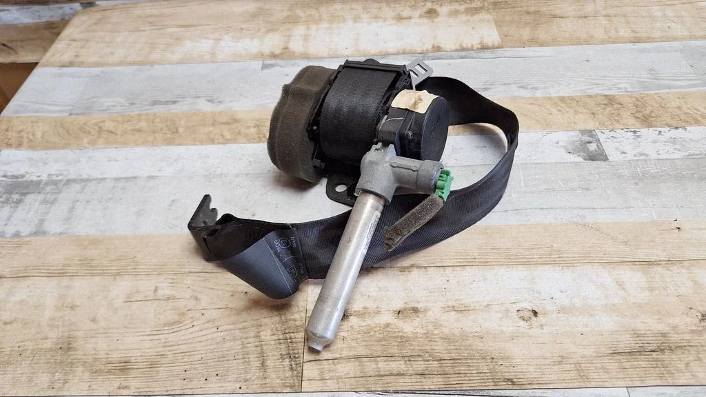 Rear seatbelt – Volvo C30 (2007-2010)