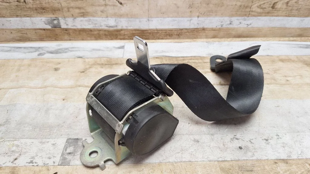 Rear seatbelt – rear left