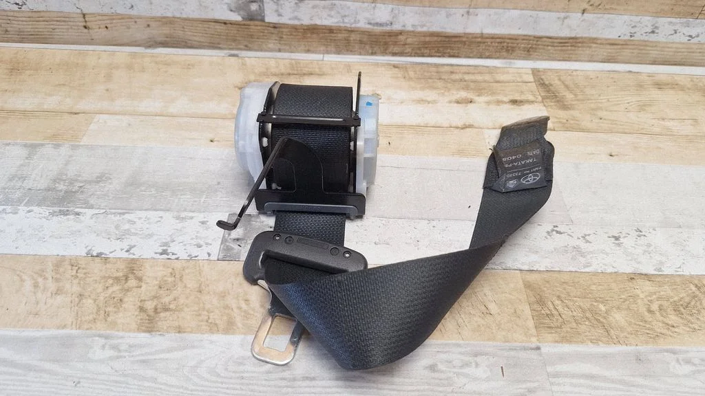 Rear seatbelt 7337005081