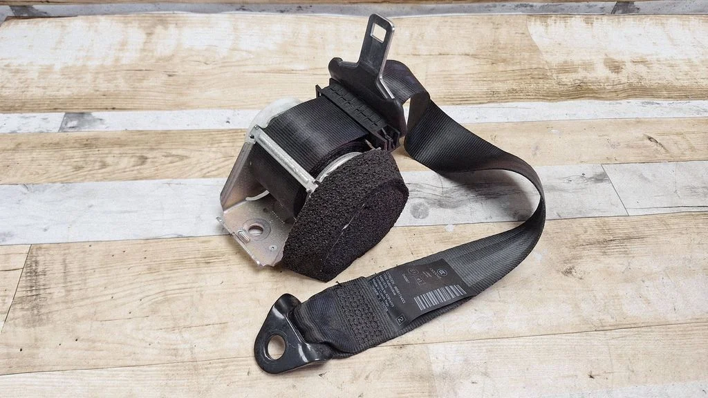 Rear seatbelt 1000045