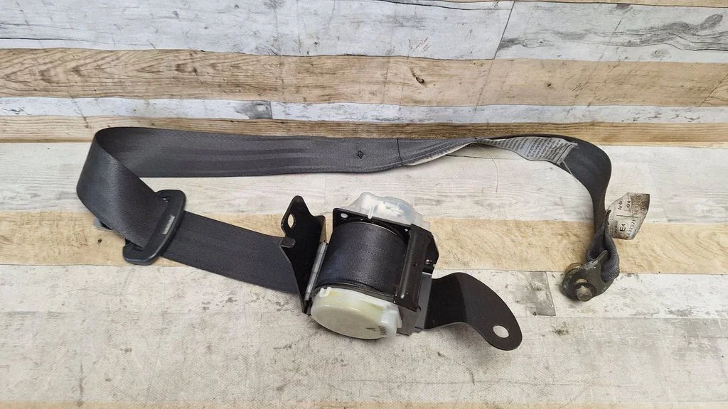 Rear seatbelt NSB053GL57