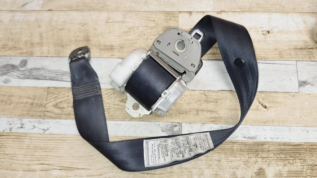 Rear seatbelt – Toyota Corolla Verso AR10 (2004-2009)