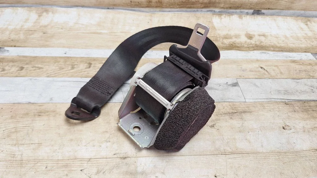 Rear seatbelt 1000045