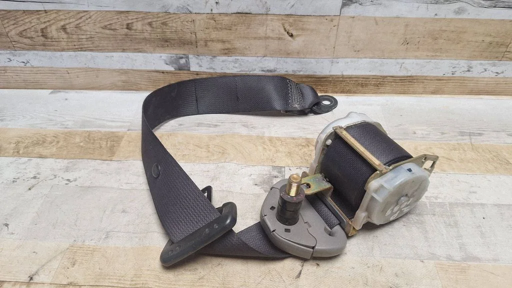 Rear seatbelt 2020724