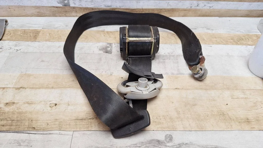 Rear seatbelt 7M3857811