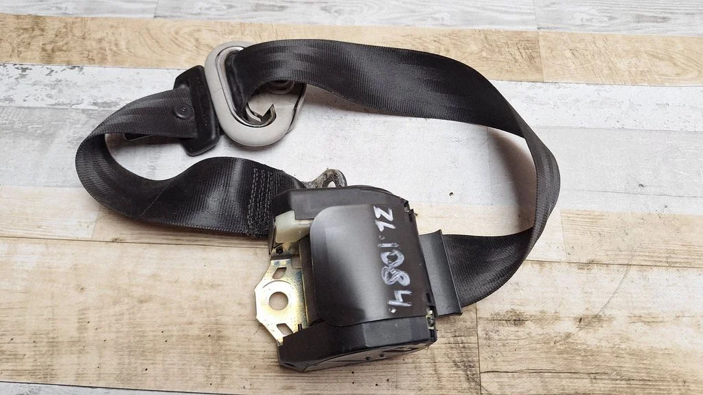 Rear seatbelt 1C0857805A