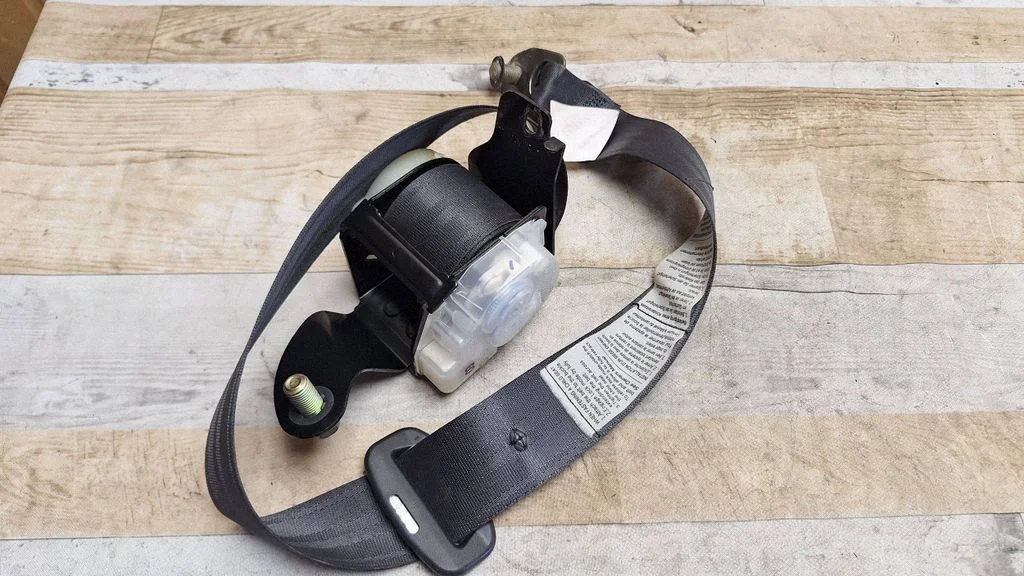 Rear seatbelt NSB053GR57