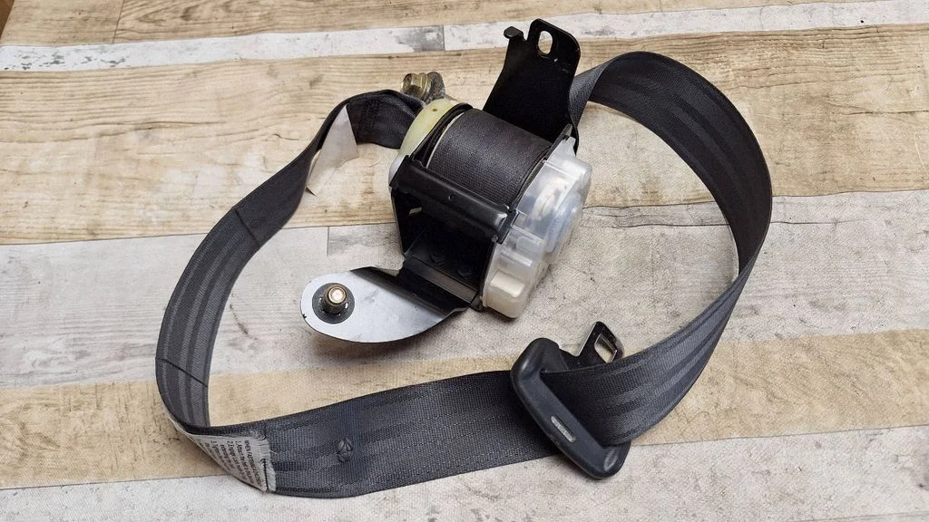 Rear seatbelt NSB053GL57