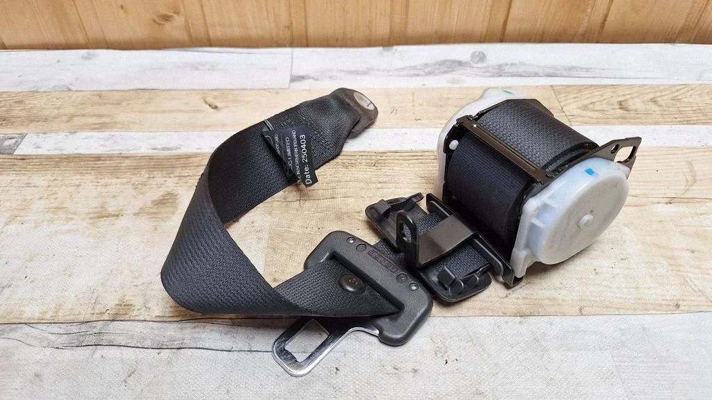 Rear seatbelt 7336005090