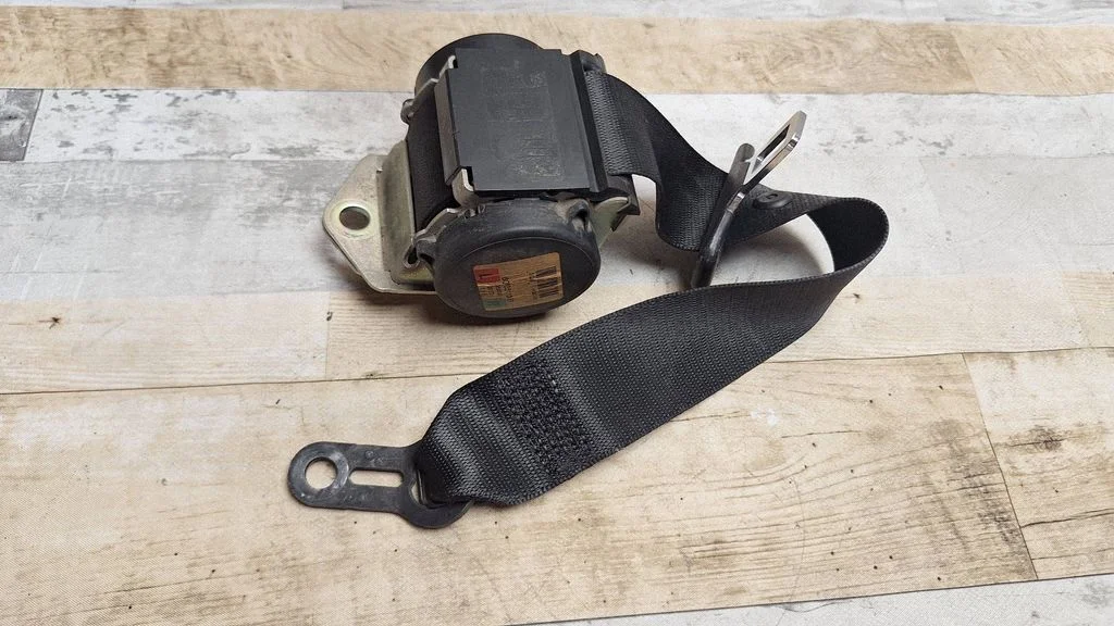 Rear seatbelt 607051100B