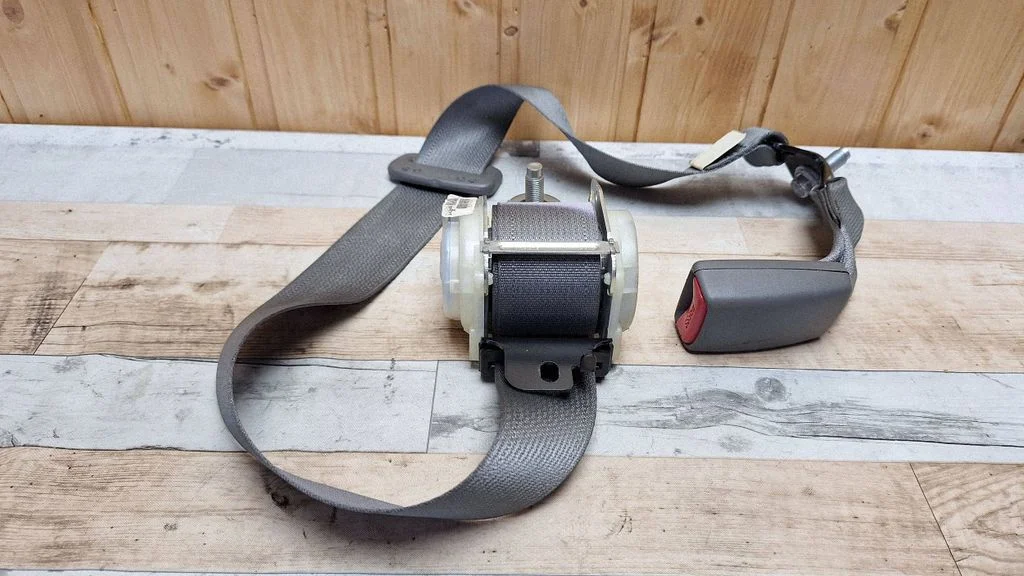 Rear seatbelt – rear left