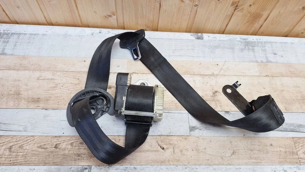 Rear seatbelt 1T0857805B