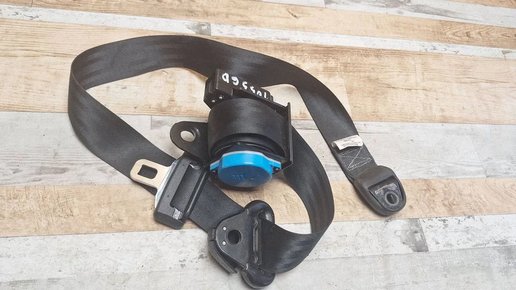 Rear seatbelt P52029368AB