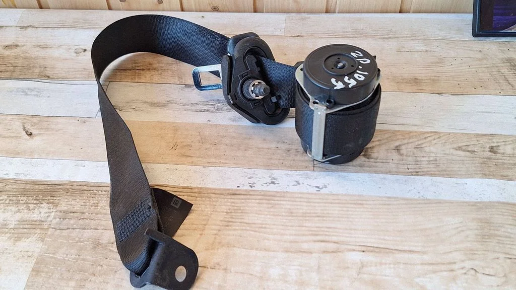 Rear seatbelt 13252830