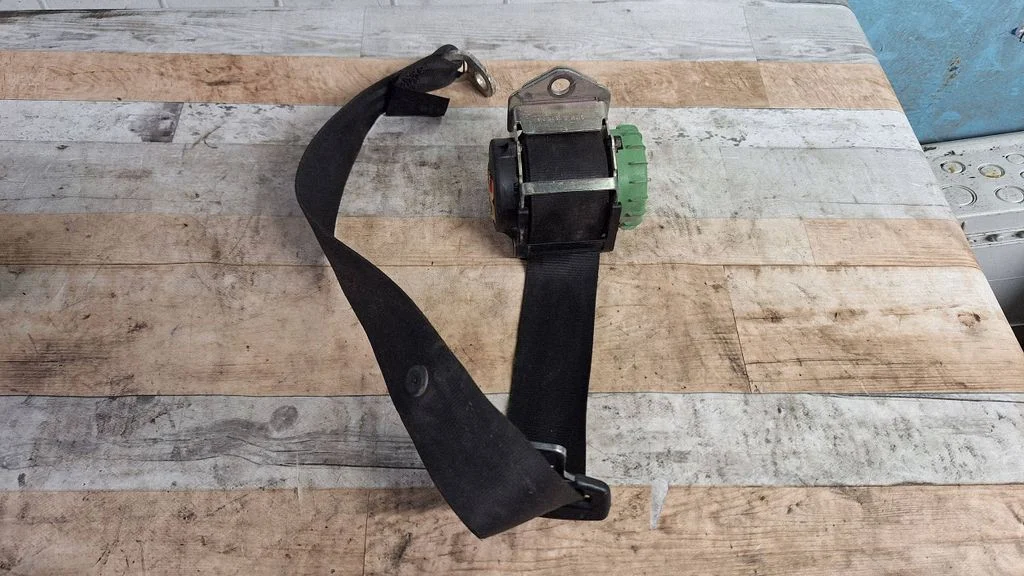Rear seatbelt 1Z0857447C