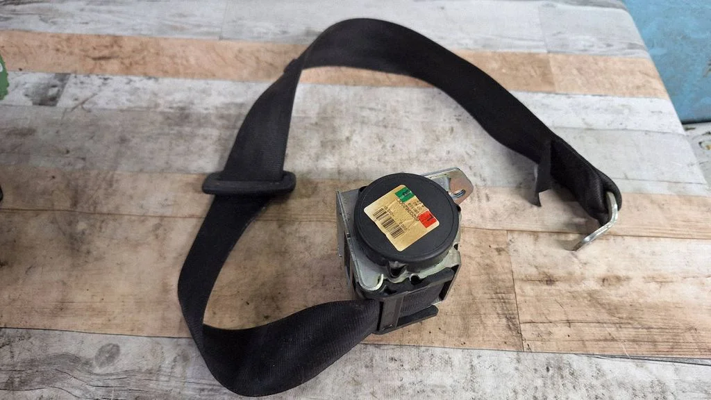 Rear seatbelt 1Z0857447C