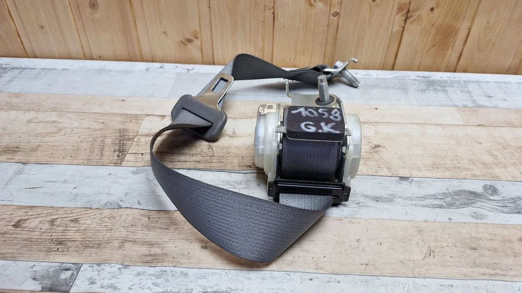 Rear seatbelt – rear left