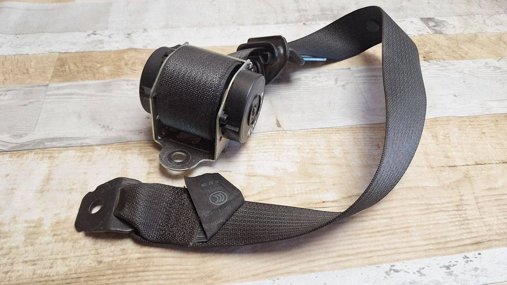 Tagumine turvavöö 13296221