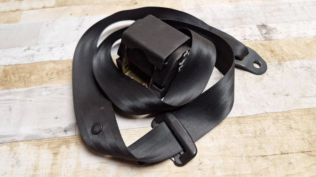 Rear seatbelt 040140