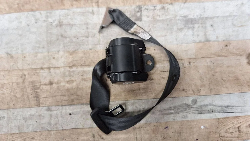 Rear seatbelt 1K9857805