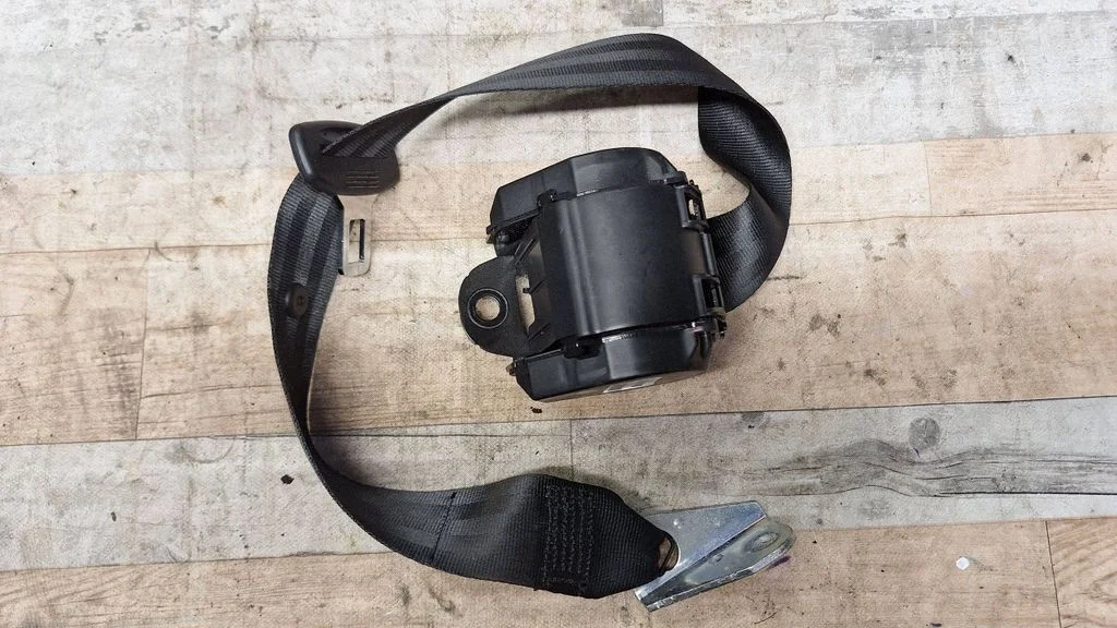 Rear seatbelt 1K9857806