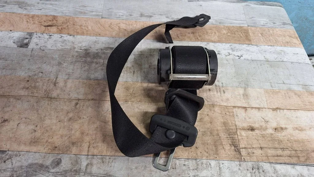 Rear seatbelt 13242318