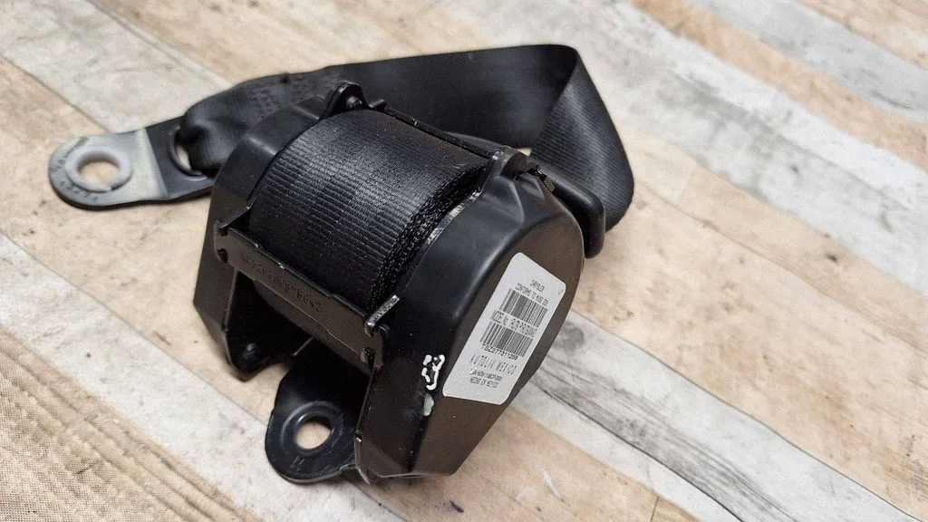 Rear seatbelt 119SCF12000