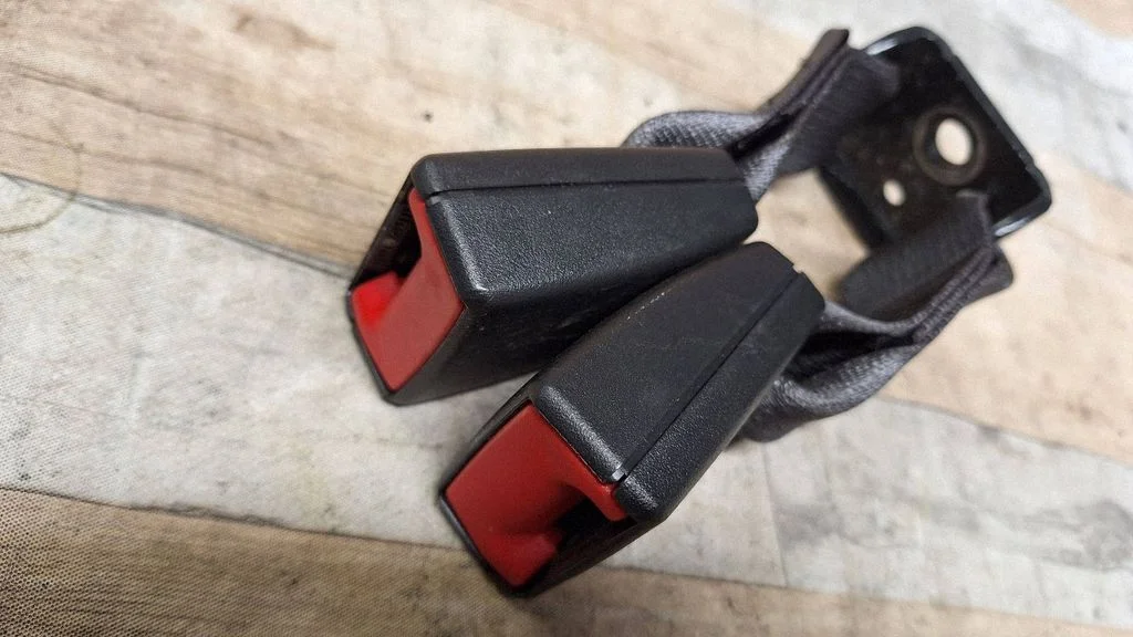 Rear seatbelt T433B1511CJ