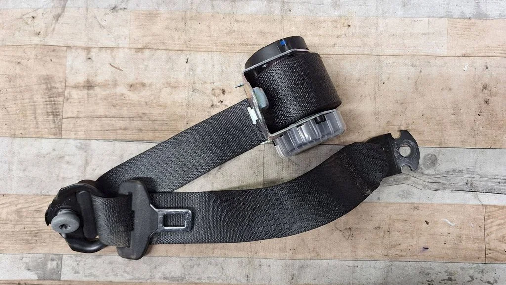 Rear seatbelt 617663100A