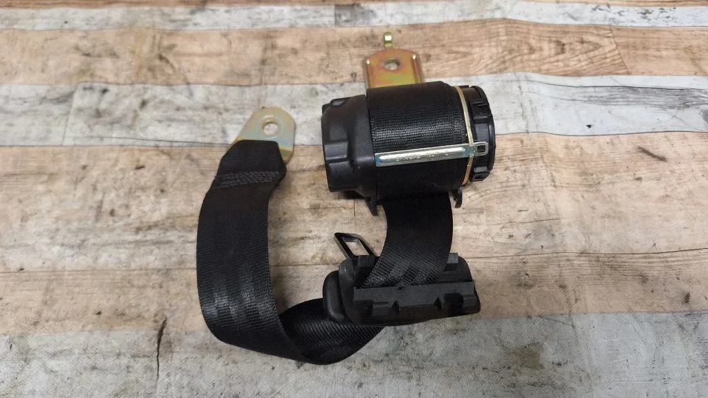 Rear seatbelt – rear left