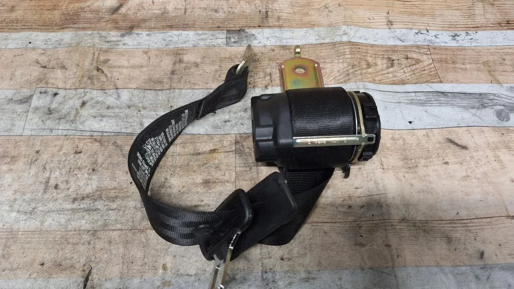 Rear seatbelt – rear right