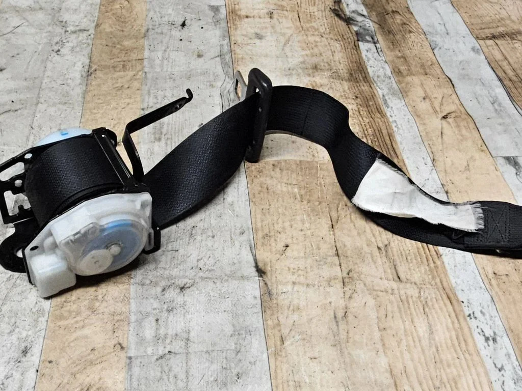 Rear seatbelt 306103099FKA