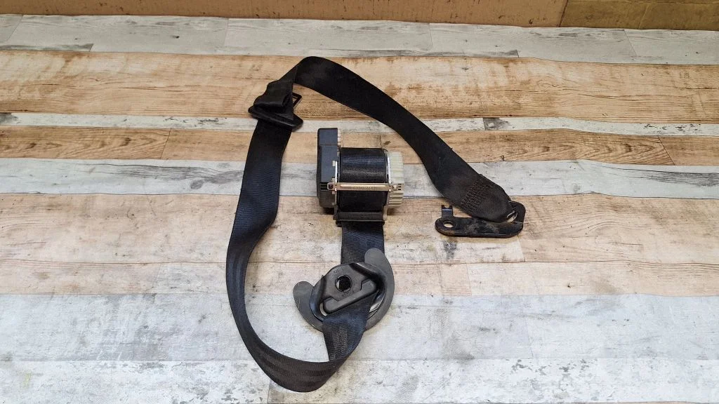 Rear seatbelt 1T0857805B