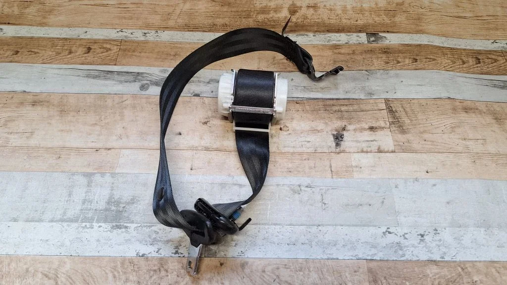 Rear seatbelt 34074500D