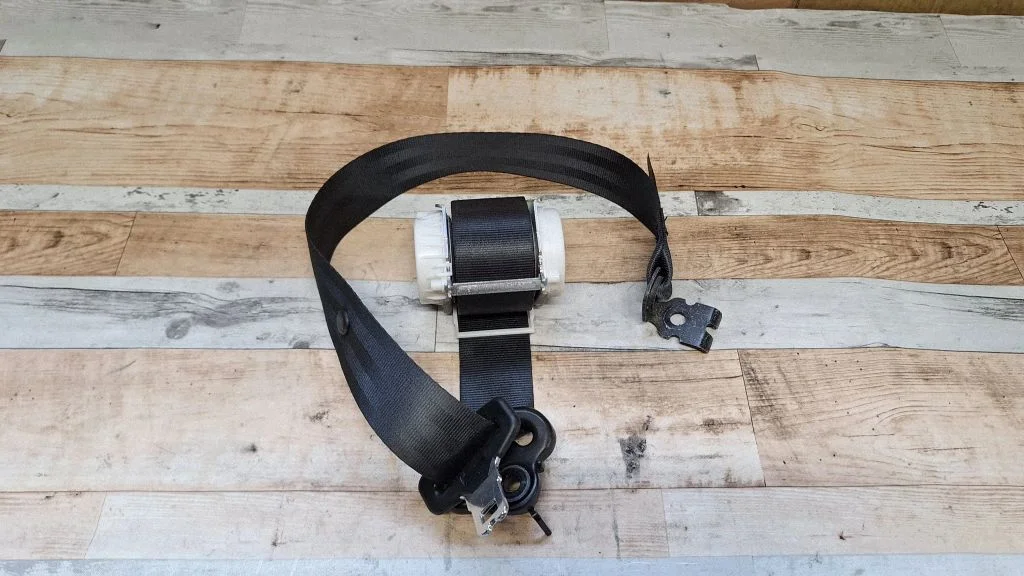 Rear seatbelt 34074500D