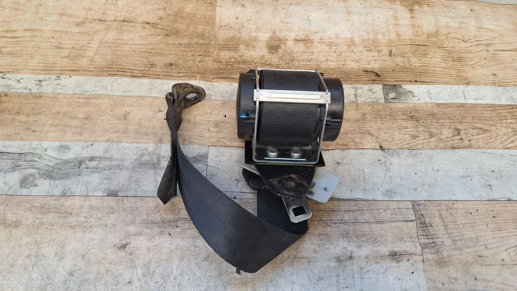 Rear seatbelt 606161561