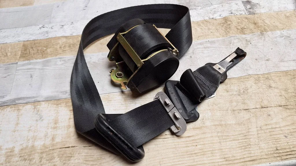 Rear seatbelt 040145