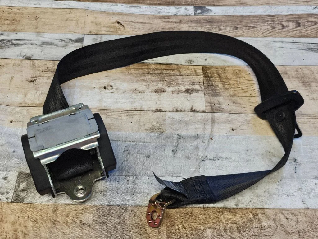 Rear seatbelt 4F0857805E